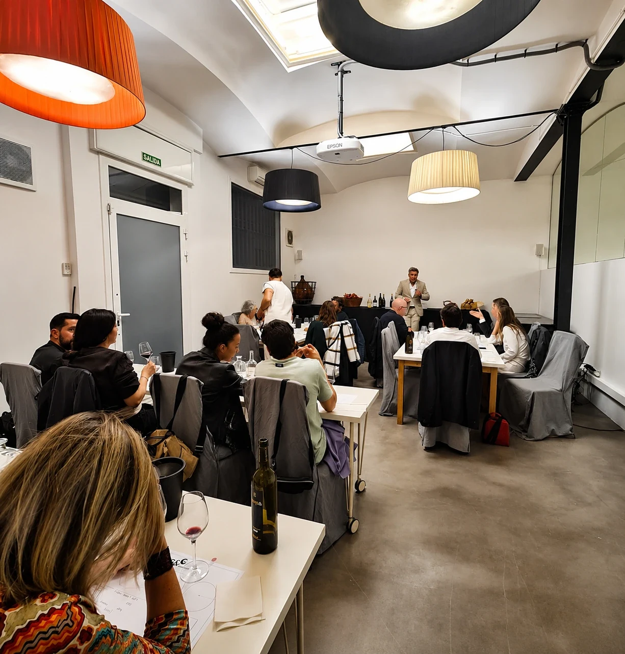 Tast de vins al celler Vins & Co.
